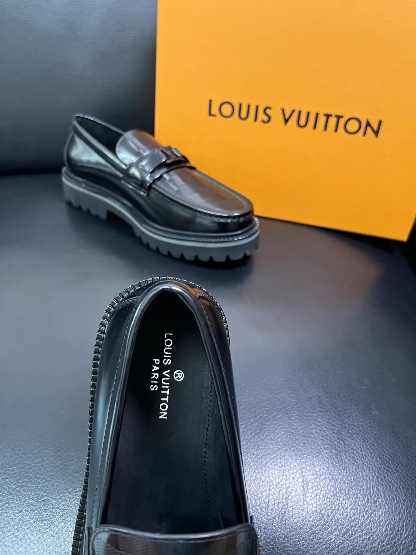 Men's shoes 💰780 Lv top purchasing Louis Vuitton leather shoes counter synchronization, uppers imported from Italy, imported water-dyed cowhide lining, soles: original soles specially provided by the original factory, original factory follow-up goods, high quality, welcome to compare, code number 38-44 (customized 45) 85842